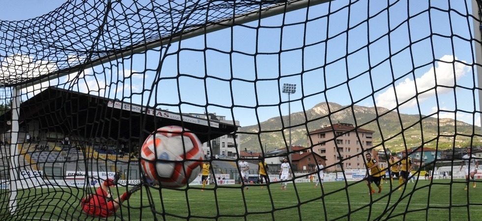 Il rigore di Belcastro (foto di Carmelo Ossanna)
